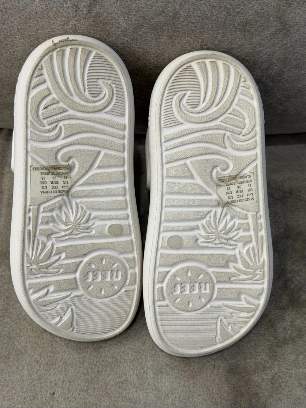 REEF Kids White Slingback Slide Sandals Size 11 EU 28 Beach Pool Shoes